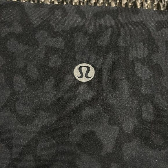 Lululemon Wunder Under Crop (High-Rise) *Full-On Luxtreme 21.5” - Picture 4 of 8